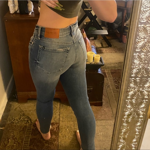 Lucky Brand Jeans - Picture 3 of 5